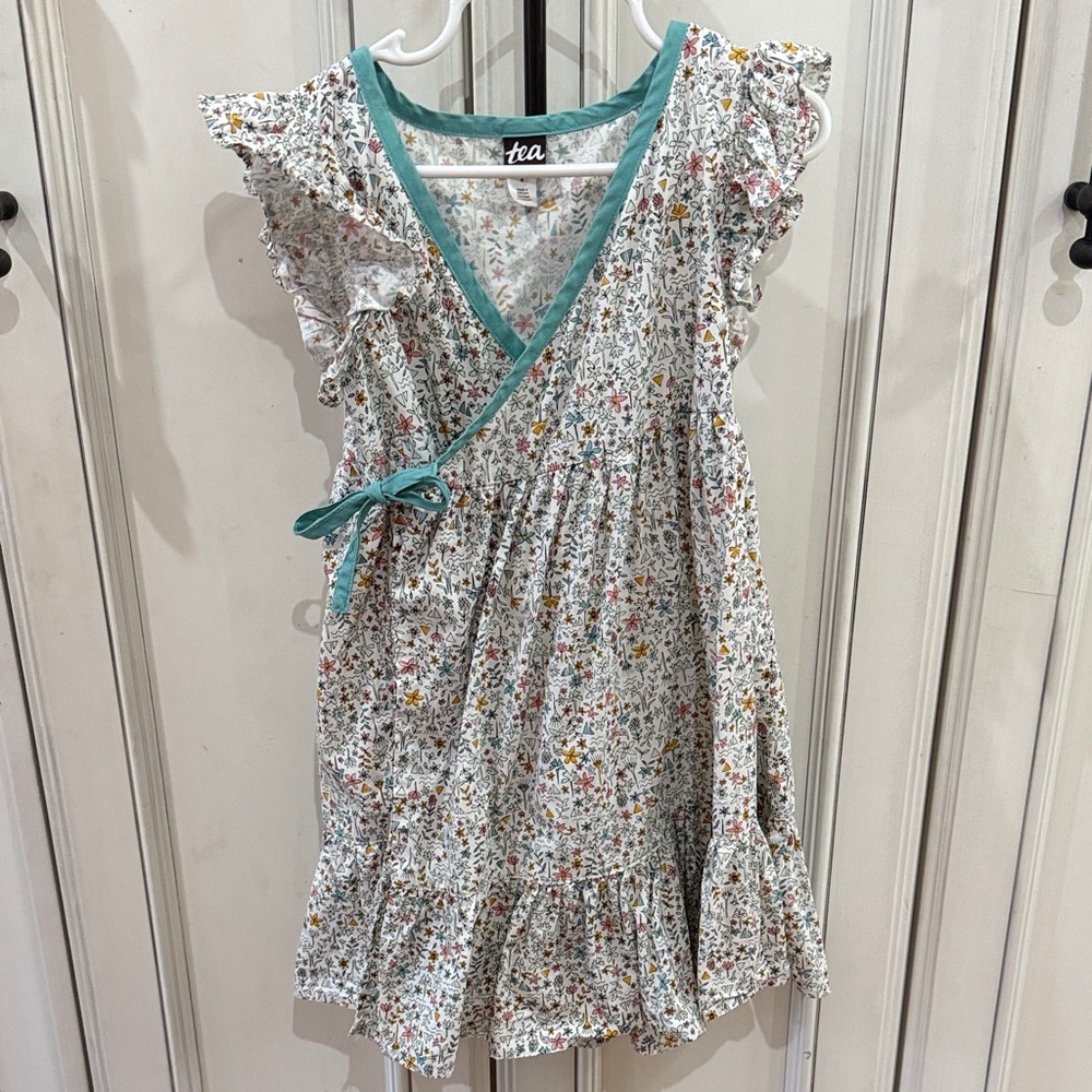 Tea Collection Floral wrap Dress with flutter sleeves Teal Accents 4 years EUC